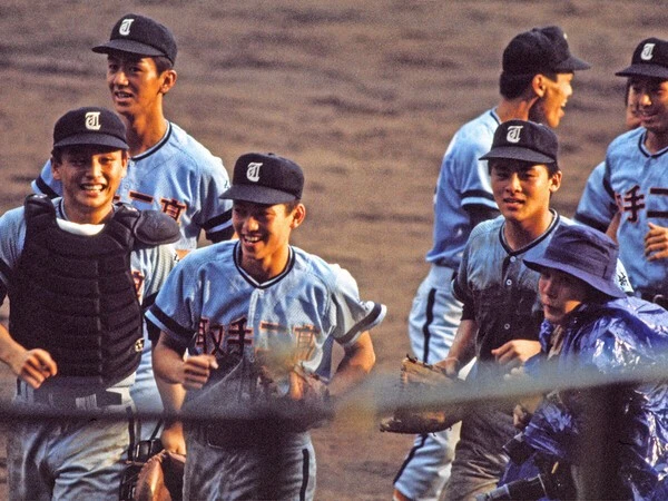 初戦で優勝候補の箕島に逆転勝利した取手二ナイン　photo by Okazawa Katsuro