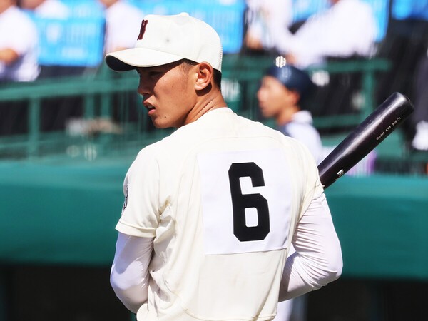 甲子園でも木製バットを使用した早稲田実業のスラッガー・宇野真仁朗　photo by Ohtomo Yoshiyuki