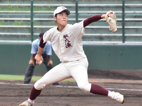 二刀流として注目の福岡大大濠・柴田獅子　photo by Kikuchi Takahiro