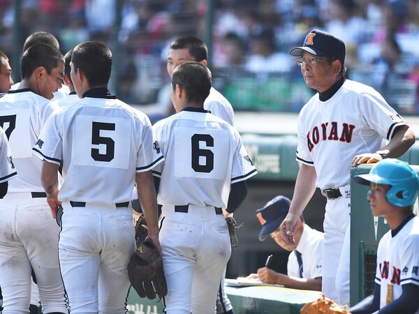 オリックス・宮城大弥をはじめ、多くのプロ野球選手を育ててきた興南・我喜屋優監督　photo by Sankei Visual