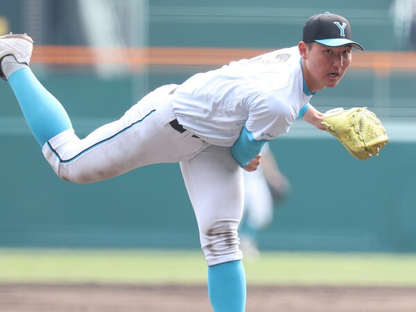 ２回戦の西日本短大付戦に登板し最速152キロをマークした山梨学院・菰田陽生　photo by Sankei Visual