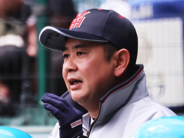 初戦で市和歌山に勝利した横浜高・村田浩明監督　photo by Ohtomo Yoshiyuki