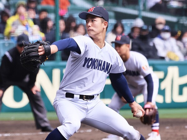 初戦の市和歌山戦で投打に活躍した横浜高・奥村頼人　photo by Ohtomo Yoshiyuki