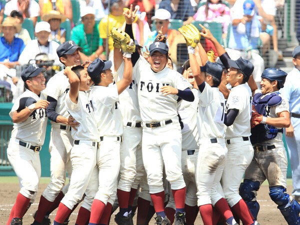 2012年、史上７校目の春夏連覇を達成した大阪桐蔭　photo by Okazawa Katsuro