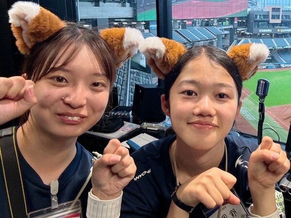 初開催のリーガ・サマーキャンプを陰で支えた山内美月さん（写真左）と森岡鈴さん　photo by Nakajima Daisuke