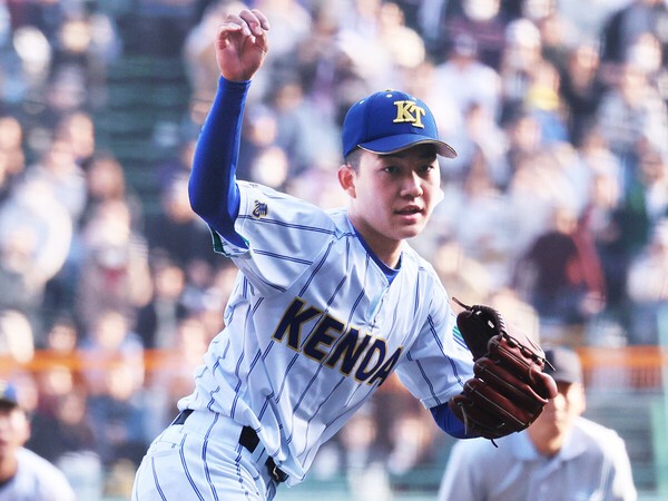 甲子園で155キロをマークした健大高崎の石垣元気　photo by Ohtomo Yoshiyuki