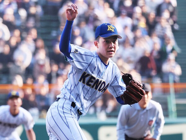 選抜で155キロをマークした健大高崎・石垣元気　photo by Ohtomo Yoshiyuki