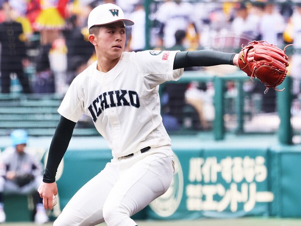 横浜戦で３回途中から登板し、好投した市和歌山の丹羽涼介photo by Ohtomo Yoshiyuki
