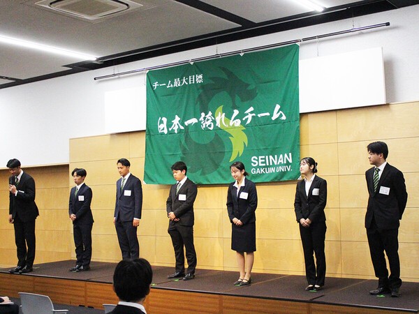 野球部主将やクリエイティブチームリーダー、アセスメントリーダーらの2025年度の西南学院大野球部幹部たち　photo by Uchida Katsuharu
