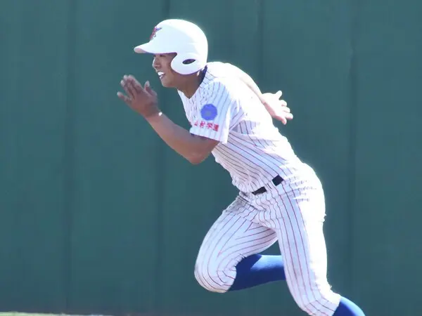 山村学園のプロ注目の遊撃手・横田蒼和　photo by Kikuchi Takahiro