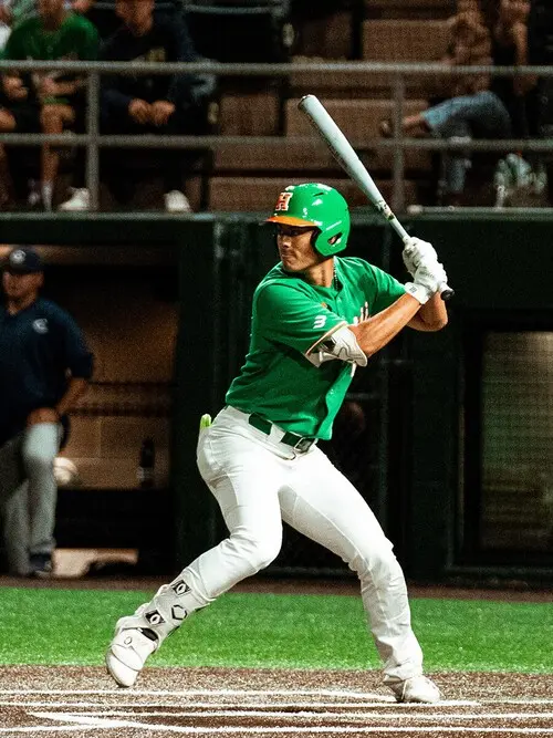 武元は二刀流選手として打撃でも際立つ才能を見せている　photo by Hawaii Athletics
