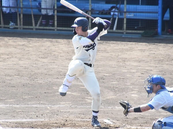 プロ注目の強打の捕手、明治大・小島大河　photo by Kikuchi Takahiro