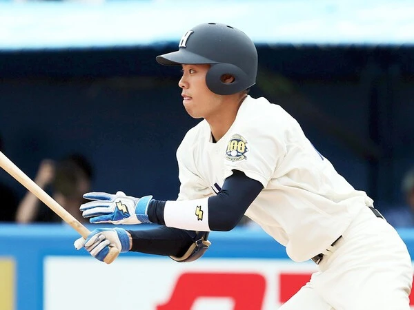 今年春のリーグ戦で22安打を放つなど、鮮烈デビューを飾った法政大・境亮陽　photo by Sankei Visual