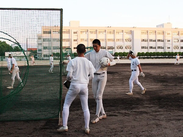 短い時間で効率よく練習をこなす東筑の選手たち　photo by Uchida Katsuharu