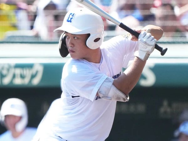 左手の指がないというハンデを乗り越え、攻守でチームの勝利に貢献した県岐阜商・横山温大　photo by Matsuhashi Ryuki