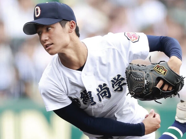 日大三との決勝戦で先発し、８回途中１失点と好投した沖縄尚学・新垣有絃　photo by Koike Yoshihiro