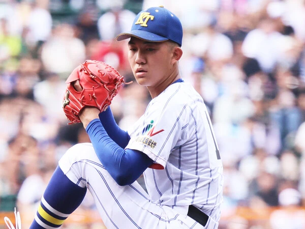 初戦の京都国際戦で７回から登板した健大高崎のエース・石垣元気　photo by Ohtomo Yoshiyuki