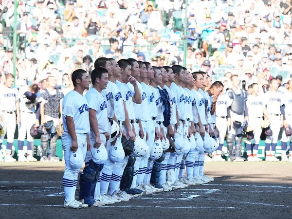 選抜王者の横浜をタイブレークの末に下した県岐阜商ナイン　photo by Matsuhashi Ryuki