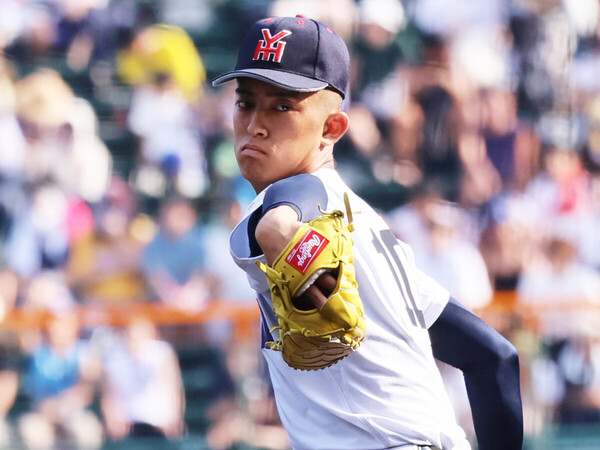 初戦の敦賀気比戦で完封勝利を飾った横浜・織田翔希　photo by Ohtomo Yoshiyuki