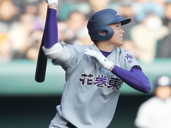 2012年春の選抜で大阪桐蔭・藤浪晋太郎から本塁打を放った大谷翔平　photo by Sportiva
