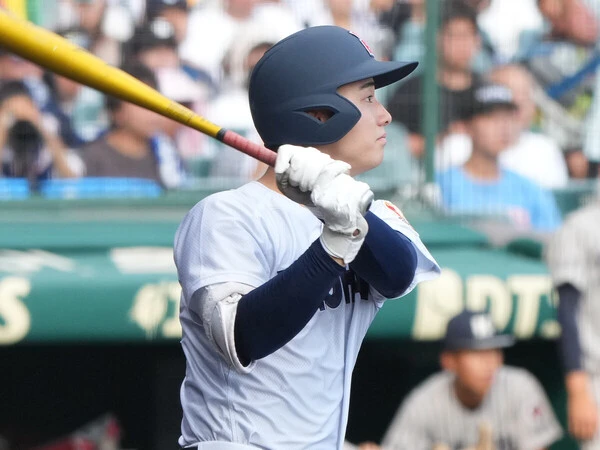打者としてスカウトから高い評価を受けた横浜・奥村頼人　photo by Matsuhashi Ryuki