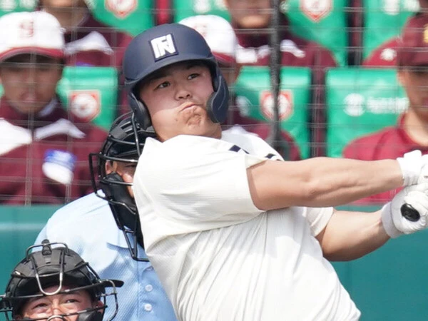 今年春の選抜で本塁打を放った西日本短大付・佐藤仁　photo by Sankei Visual
