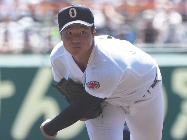金足農戦で３安打完封、14奪三振の快投を見せた沖縄尚学・末吉良丞　photo by Matsuhashi Ryuki