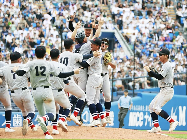 松坂大輔氏（元西武など）らを擁した1998年以来の春夏連覇に挑む横浜高校　photo by Koike Yoshihiro