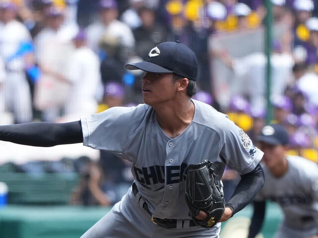 甲子園のマウンドに立った中越の石山　photo by 松橋隆樹