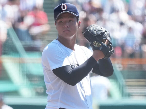 優勝した沖縄尚学の２年生エース・末吉良丞　photo by Matsuhashi Ryuki