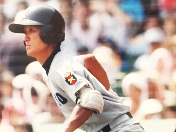 慶應義塾高時代に２度の甲子園出場を果たした鈴木裕司さん写真は本人提供