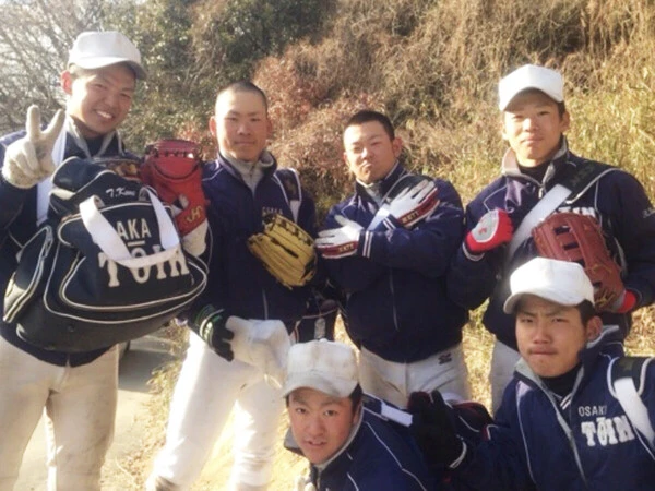 大阪桐蔭のチームメイトと　写真は本人提供