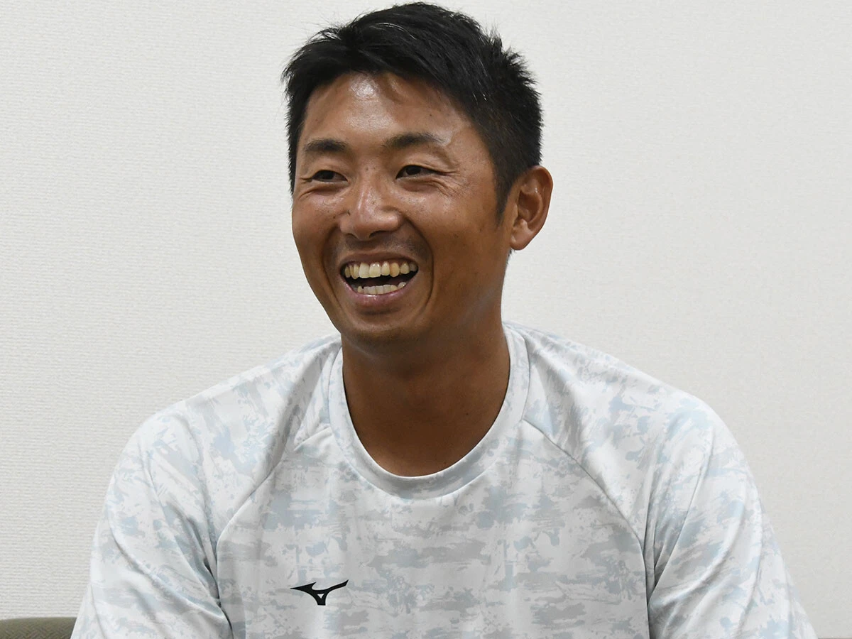 インタビューに答えた昌平高校野球部の岩崎監督