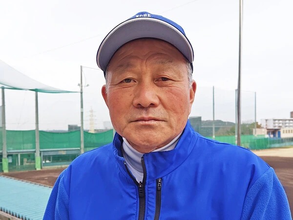 指揮官として９度目の甲子園に挑む神戸国際大付・青木尚龍監督　photo by Shiro Tanigami