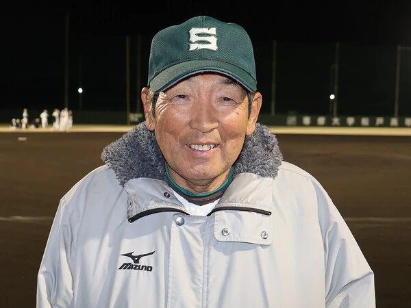 選抜出場32校の監督で最高齢となる77歳の専大松戸・持丸修一監督photo by Yu Takagi