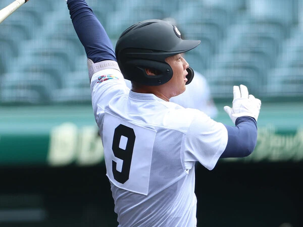 チームを３季ぶりの甲子園へと導いた中京大中京の荻田翔惺photo by Sankei Visual