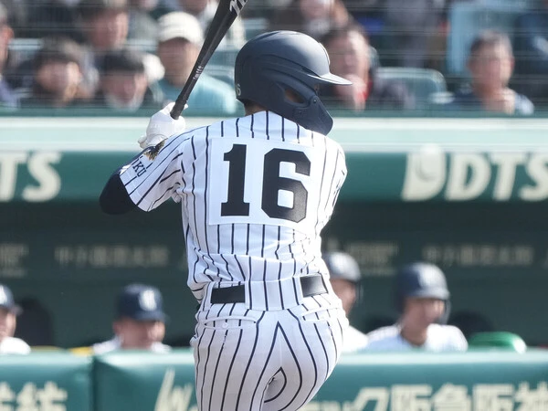 神戸国際大付戦に８番DHで出場した九州国際大付の岡松里樹photo by Ryuki Matsuhashi