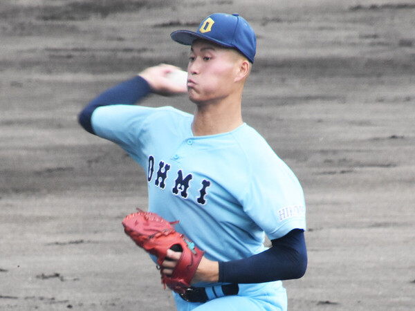 元巨人の大エース・斎藤雅樹を彷彿とさせる近江・上田健介　photo by Takahiro Kikuchi