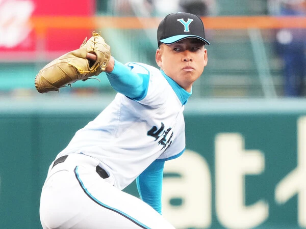 初戦の長崎日大戦で先発した山梨学院の２年生左腕・渡部瑛太　photo by Ryuki Matsuhashi