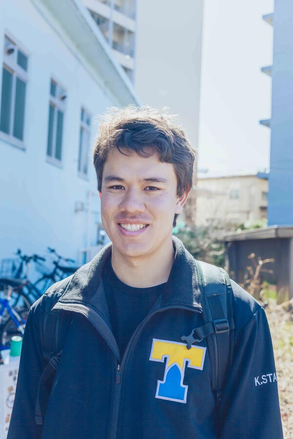 東京都文京区の東大球場でインタビューに応じたスタンリー翔唯　photo by Wataru Tanaka