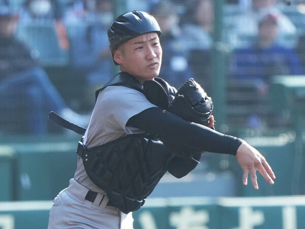 熊本工の２年生捕手・中村凌photo by Ryuki Matsuhashi