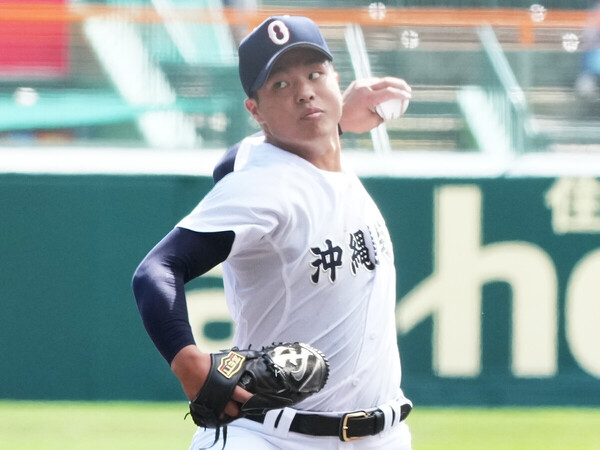 昨年夏の甲子園優勝投手、沖縄尚学の末吉良丞　photo by Ryuki Matsuzaki