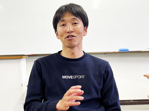 市岡の野球部監督を務める履正社出身の江原祥太氏　photo by Takeshi Shimizu