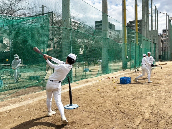 1995年春以来の甲子園を目指す市岡高校野球部　写真は野球部提供
