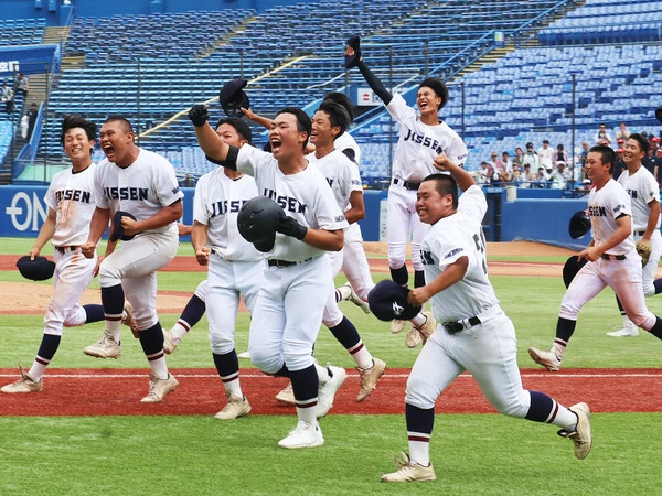 春夏通じて初の甲子園出場を果たした八王子実践の選手たち　photo by Yu Takagi