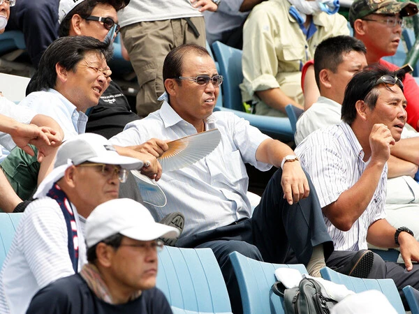北陽OBの岡田彰布氏（写真中央）　photo by Sankei Visual