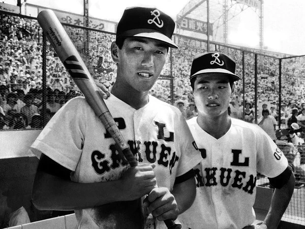 1年夏から５季連続甲子園出場を果たしたPL学園の清原和博（左）と桑田真澄の「KKコンビ」　photo by Sankei Visual