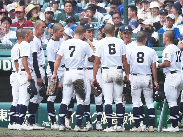 15年ぶり甲子園出場を果たした八幡商ナイン　photo by Ryuki Matsuhashi