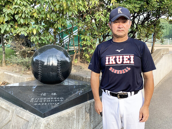 1993年夏に主将として育英初の日本一を達成した安田聖寛監督　photo by Katsuharu Uchida