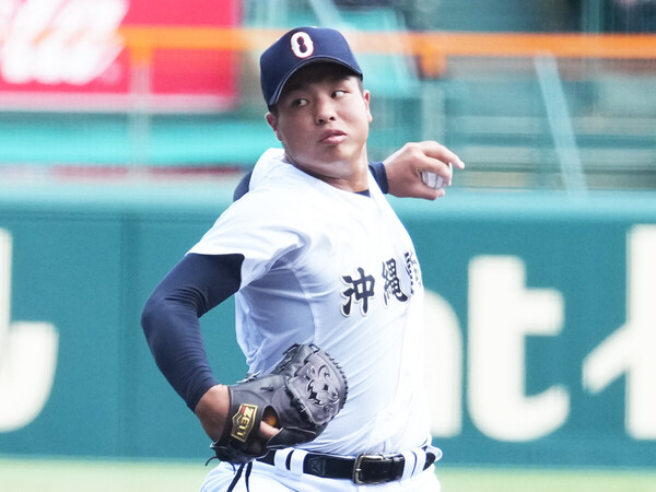 ヒジ痛の影響もあり本来の力を発揮できなかった沖縄尚学・末吉良丞　photo by Ryuki Matsuhashi